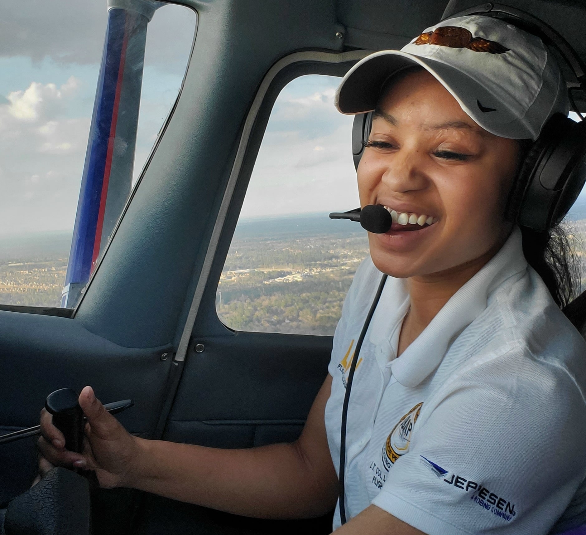 Pilot Tahchiona Flying Cessna 172 aircraft